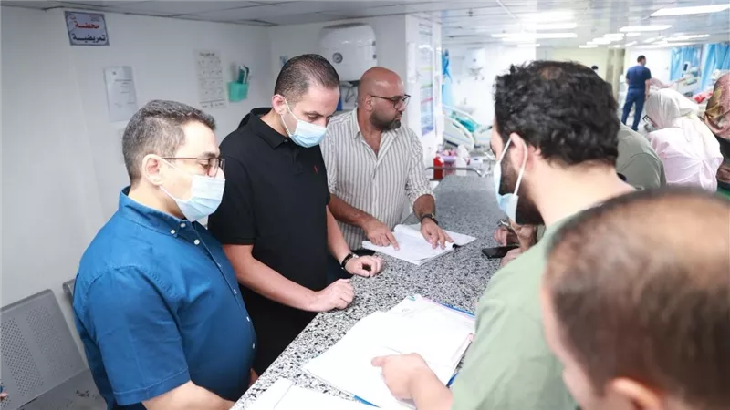 نائب وزير الصحة يجري جولة تفقدية مفاجئة لمستشفيي التأمين الصحي والصدر بالمنيا ويوجه بصرف مكافأة للعاملين بمستشفى الصدر