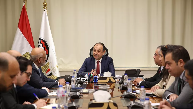 وزير قطاع الأعمال يستقبل وفدًا من مجموعة البنك الدولي لبحث تعزيز التعاون المشترك