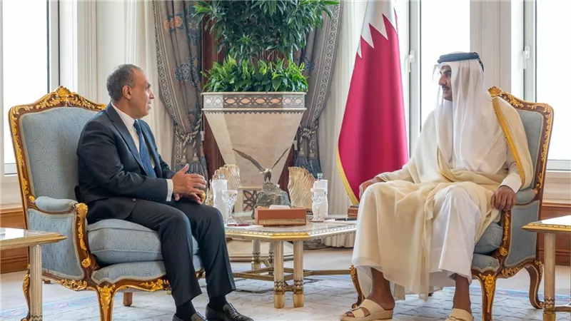 وزير الخارجية ينقل رسالة تضامن ودعم من فخامة الرئيس إلى أخيه سمو الشيخ تميم بن حمد آل ثاني أمير دولة قطر 
