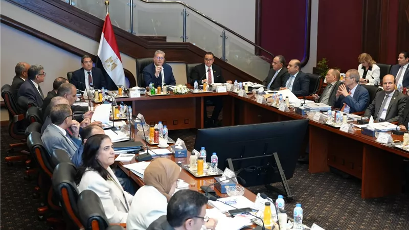 وزير البترول يترأس اجتماع الجمعية العامة للشركة المصرية القابضة للغازات الطبيعية إيجاس