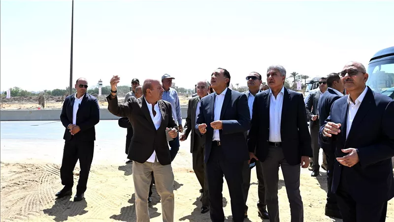 رئيس الوزراء يُتابع أعمال التطوير الجارية بالمنطقة المُحيطة بالمتحف المصري الكبير