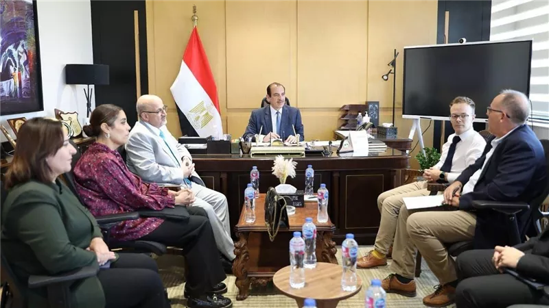 نائب وزير الصحة يعقد اجتماعًا مع وفد اللجنة الدولية للاعتماد في مكافحة مقاومة المضادات الحيوية
