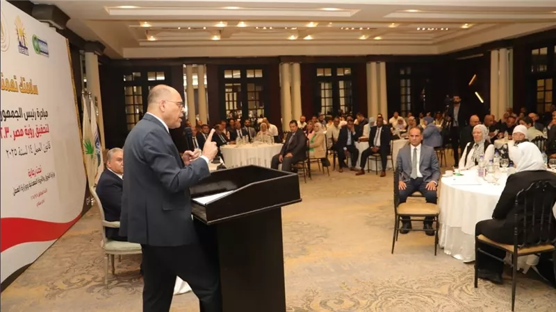 وزير العمل يفتتح ورشة تثقيفية عن قانون العمل الجديد و