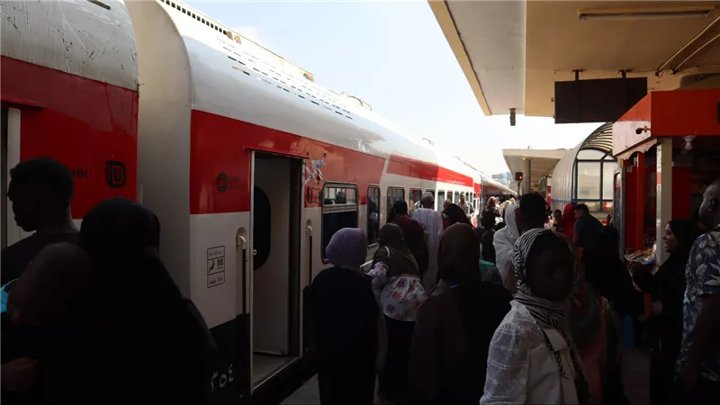 الهيئة القومية لسكك حديد مصر تُسيّر الرحلة السادسة عشر لقطارات العودة الطوعية للأشقاء السودانيين إلى وطنهم