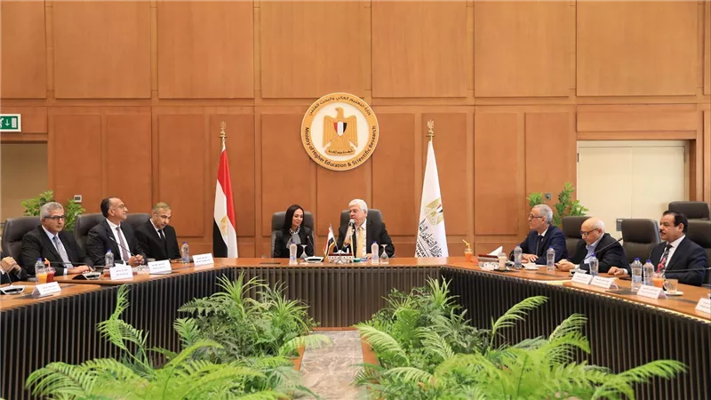 وزيرا التعليم العالي والتضامن الاجتماعي يوقعان بروتوكول تعاون بشأن منحة 