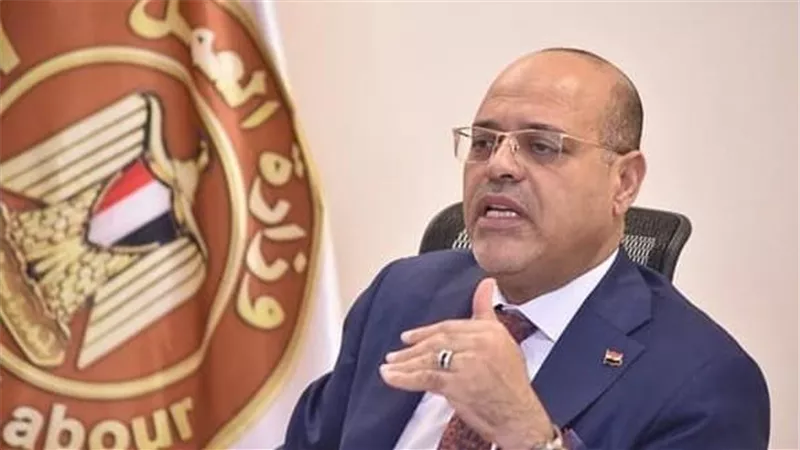 وزير العمل يُعلن عودة عجلات الإنتاج للدوران بكامل طاقاتها في شركة نايل لينين جروب للنسيج بالأسكندرية 