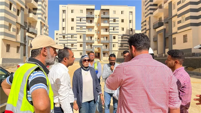 وزير الإسكان يتابع سير العمل بالمشروعات الخدمية والبنية الأساسية بالمرحلة العاجلة بمدينة السويس الجديدة