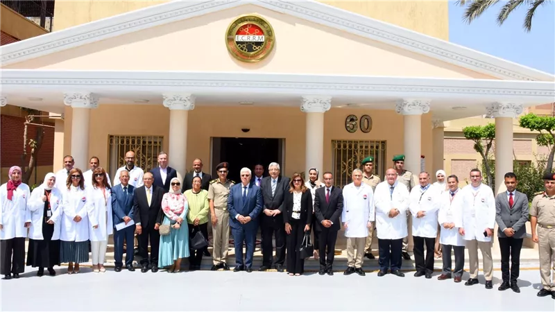 مركز البحوث الطبية والطب التجديدى للقوات المسلحة يستقبل وزير التعليم العالى والبحث العلمى