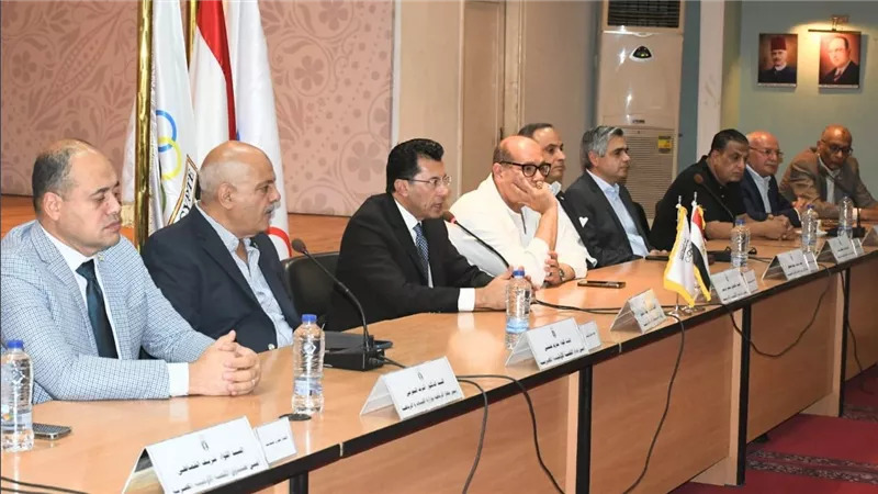 وزير الرياضة ورئيس اللجنة الأولمبية يناقشان استعدادات الأولمبياد