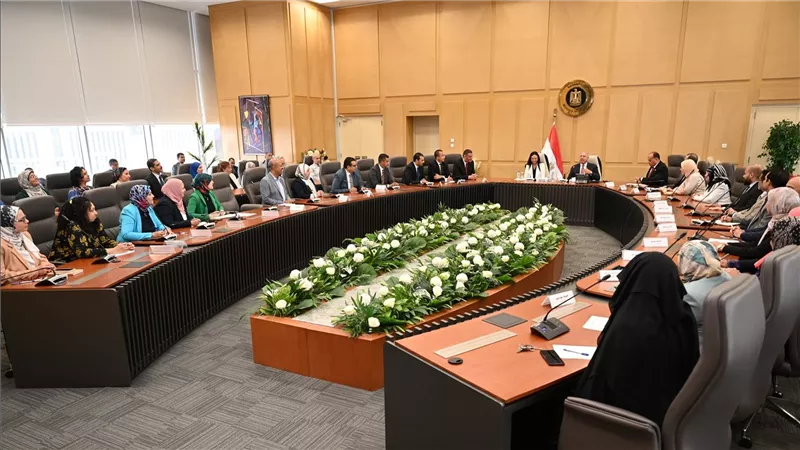 وزير الصناعة والنقل ووزيرة التضامن يشهدان توقيع بروتوكول تعاون لرعاية المسنين المحالين للتقاعد
