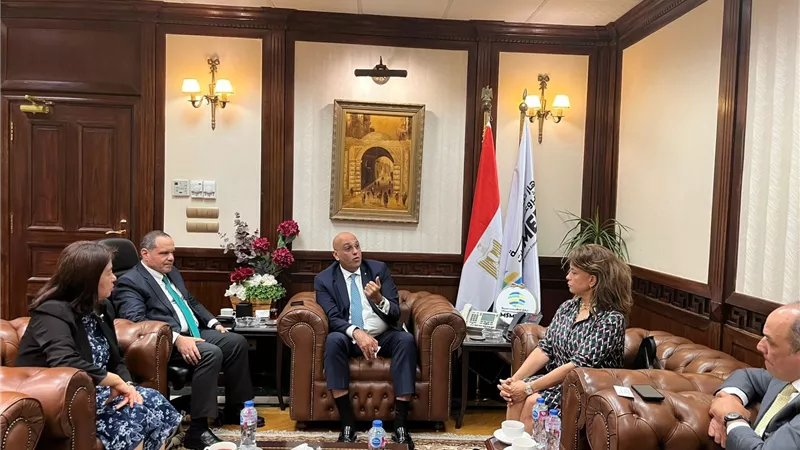  الرئيس التنفيذي لجهاز تنمية المشروعات يستقبل مسئولي البنك الأوروبي لإعادة الإعمار والتنمية لبحث سبل التعاون 