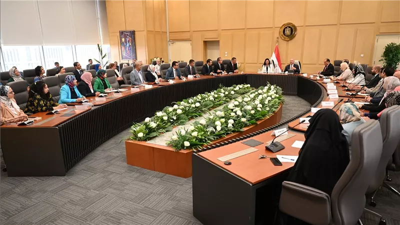  وزير الإسكان ومحافظ الإسماعيلية يتابعان عددًا من ملفات العمل المشتركة