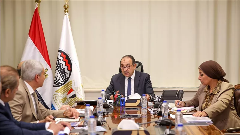 وزير قطاع الأعمال يجتمع بمجلس إدارة 