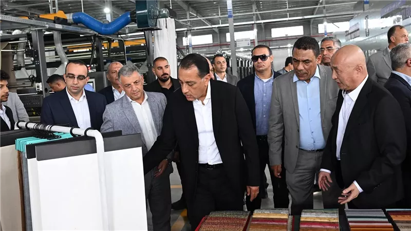 رئيس الوزراء يفتتح مصنع 