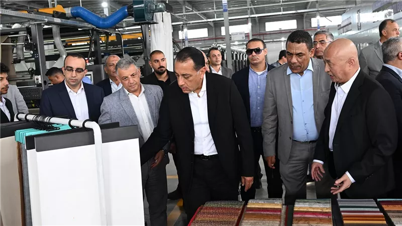 رئيس الوزراء يفتتح مصنع 
