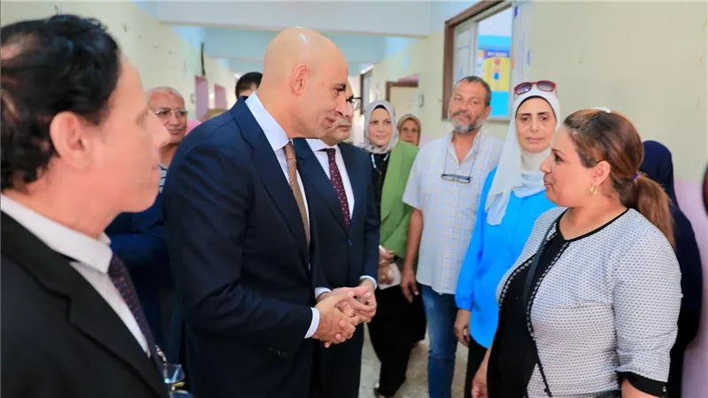 وزير التربية والتعليم يستكمل جولته لمتابعة انطلاق العام الدراسي الجديد بعدد من المدارس بإداراتي عين شمس ومدينة السلام