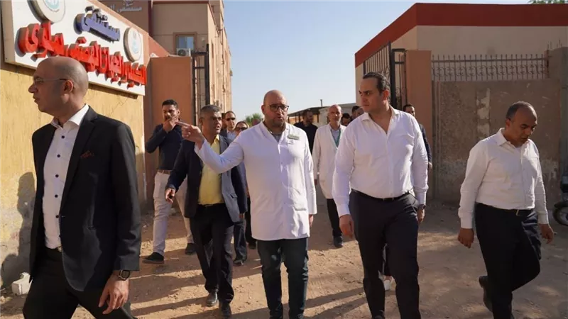 رئيس هيئة الرعاية الصحية ومحافظ المنيا يتفقدان الخدمات الطبية المقدمة بمستشفى التأمين الصحي