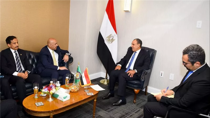 وزير الخارجية يلتقي الأمين العام لمجلس التعاون لدول الخليج العربية 