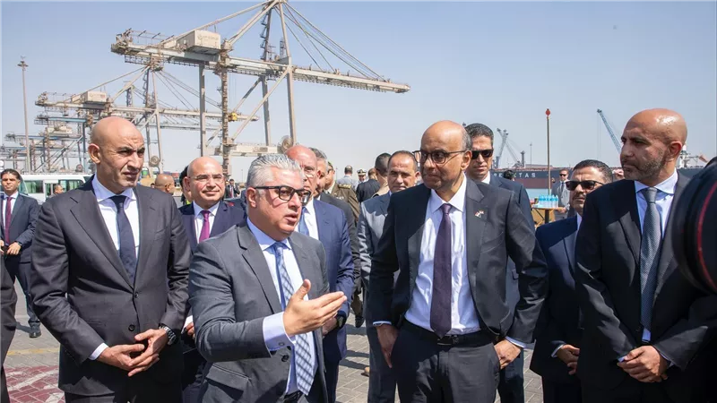 رئيس جمهورية سنغافورة يزور مقر الهيئة العامة للمنطقة الاقتصادية لقناة السويس بالسخنة