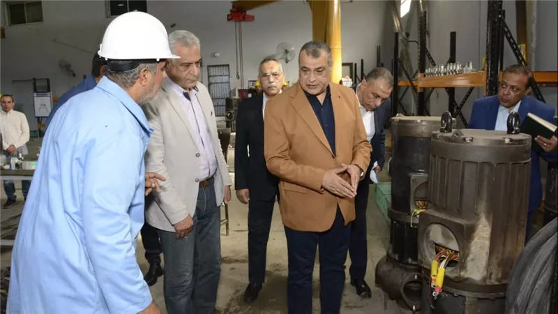 تُنتج لأول مرة فى مصر.. وزير الإنتاج الحربي يتابع مراحل تصنيع الطلمبات الغاطسة بشركة قها للصناعات الكيماوية