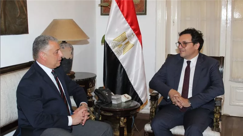 وزير الثقافة ومحافظ الإسماعيلية يبحثان ترتيبات الاحتفال بعام أم كلثوم بالمحافظة 