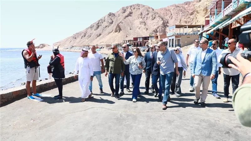  وزيرة التنمية المحلية والقائم بأعمال وزير البيئة تشدد على تنظيم الأنشطة السياحية وحماية الشعاب المرجانية 