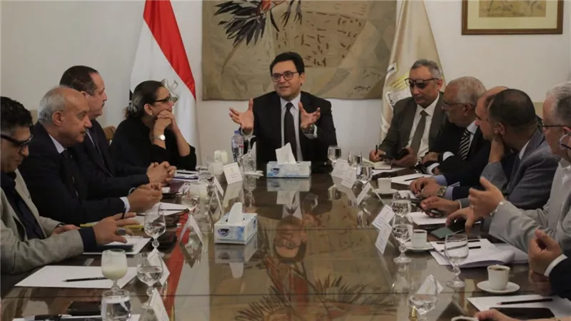 وزير الثقافة يعقد الاجتماع الدوري مع قيادات الوزارة لمتابعة خطط العمل المستقبلية وتطوير معرض القاهرة الدولي للكتاب 