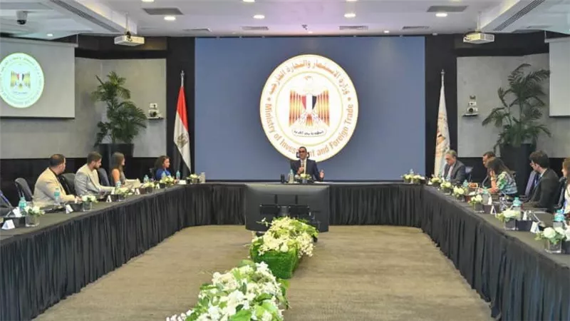 وزير الاستثمار يلتقي وفد مؤسسة شفيق جبر في إطار مبادرات التعاون الثقافي والاقتصادي التي أطلقتها المؤسسة