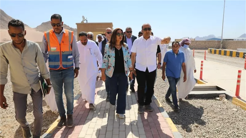 من دهب.. وزيرة التنمية المحلية والقائم بأعمال وزير البيئة تشدد على سرعة تسليم المحافظة المدفن الصحى 