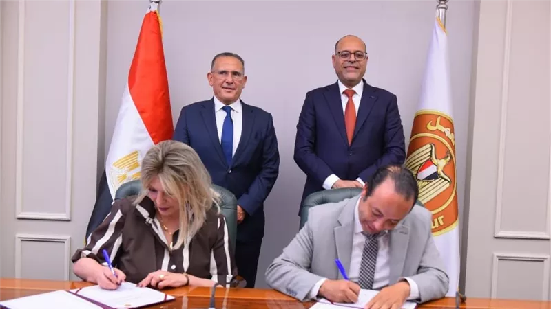 وزير العمل يشهد توقيع بروتوكول تعاون مع الاتحاد المصري للغرف السياحية