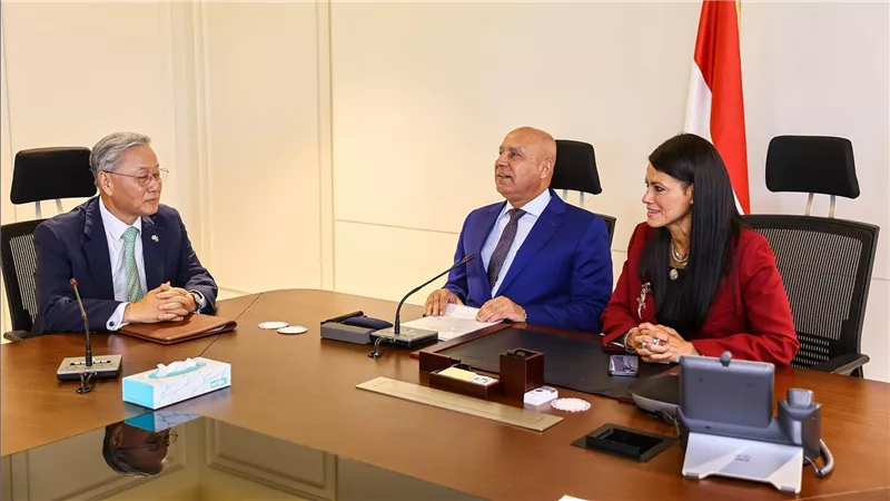الوزير يشهد توقيع مذكرة تفاهم بين المشاط وسفير كوريا الجنوبية بالقاهرة بشأن مشروع تطوير تكنولوجيا صيانة السيارات الخضراء