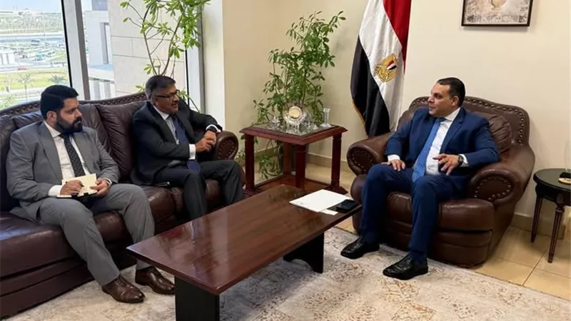  سفير باكستان يشيد بمناخ الاستثمار في مصر 