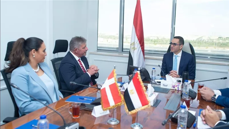 وزير الاستثمار يلتقي سفير الدنمارك بالقاهرة لبحث سبل تعزيز العلاقات الاقتصادية المشتركة بين البلدين