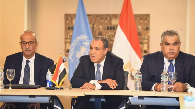 وزير الخارجية يلتقي مع المصريين العاملين في الأمم المتحدة بنيويورك