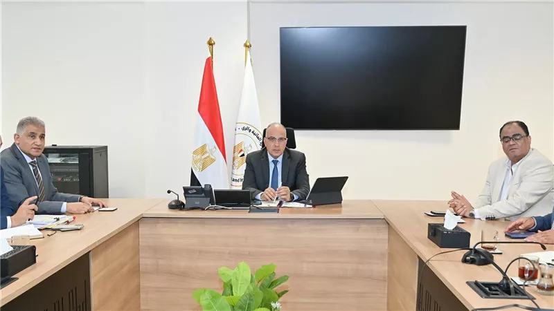 الدكتور سويلم يتابع إجراءات تطوير الواجهات النيلية بالمحافظات