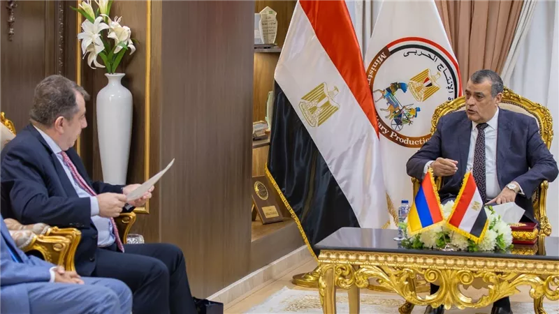 وزير الدولة للإنتاج الحربي يستقبل السفير الأرميني لبحث أوجه التعاون المشترك