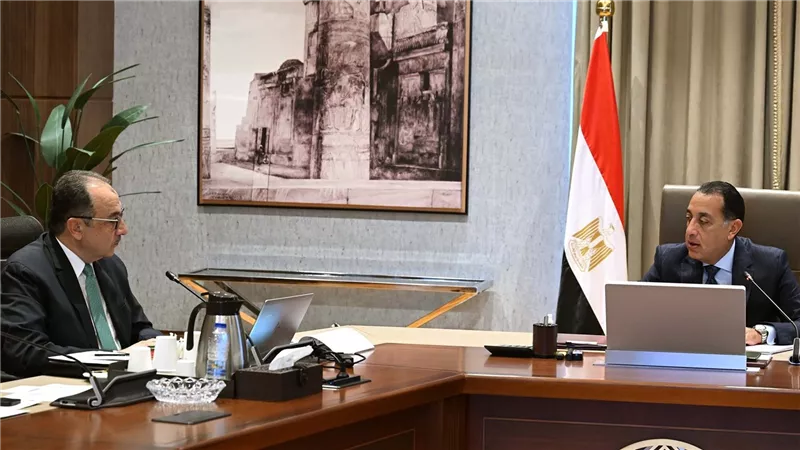 رئيس الوزراء يتابع جهود إعادة هيكلة وتطوير شركات الغزل والنسيج