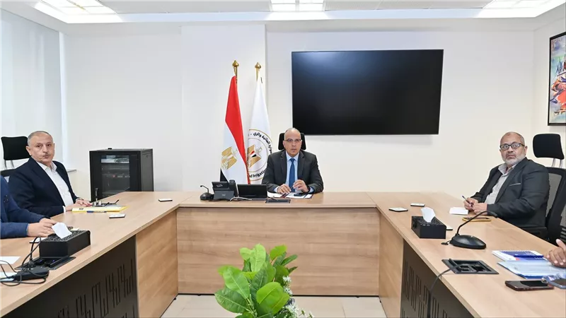 سويلم يتابع موقف مجهودات الوزارة لتطوير البحيرات الشمالية وتأمين فرص العمل للصيادين
