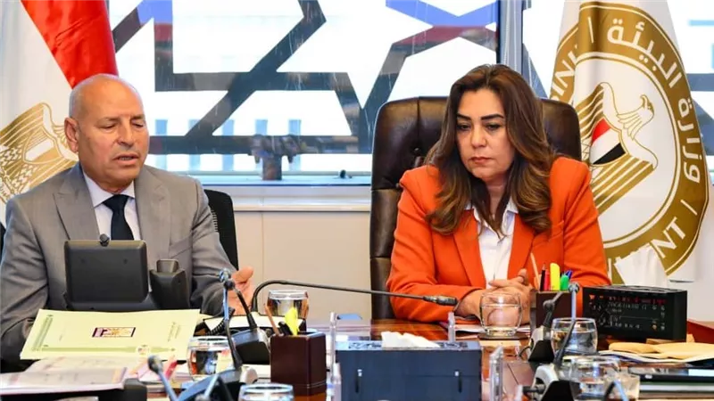 وزيرة التنمية المحلية تجتمع مع محافظ القاهرة لبحث سبل وإجراءات النقل الآمن لمجزر البساتين إلى ١٥ مايو 