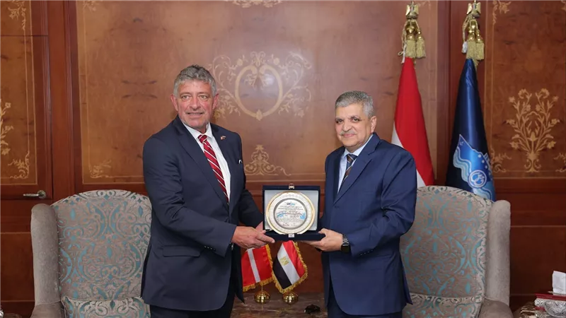الفريق أسامة ربيع يبحث سبل التعاون المستقبلي مع سفير الدنمارك