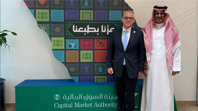 رئيس الرقابة المالية يعقد اجتماعات ثنائية مع قادة المؤسسات المالية السعودية