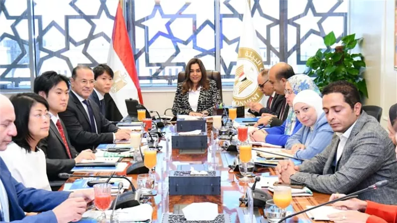 وزيرة التنمية المحلية والقائم بأعمال وزير البيئة تترأس الاجتماع الثاني للجنة تسيير أعمال مشروع دعم تعزيز ممارسات الاقتصاد الدائري