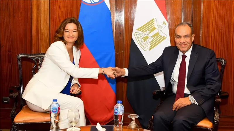 وزير الخارجية يستقبل نائبة رئيس الوزراء ووزيرة خارجية سلوفينيا