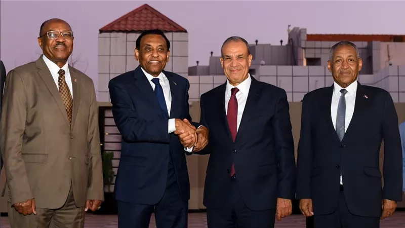 وزير الخارجية يلتقي رئيس الوزراء السوداني
