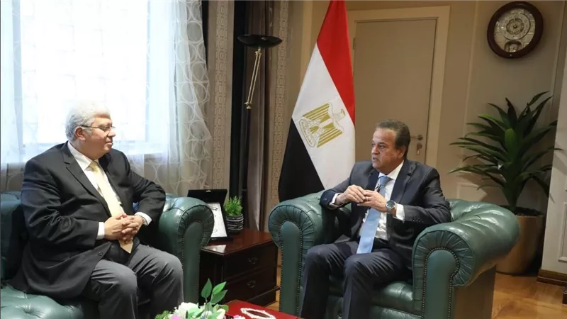 وزيرا الصحة والتعليم العالي يعقدان الاجتماع الأول للجنة التنسيقية الدائمة لتوحيد وتنسيق الرؤى بين المستشفيات التابعة للوزارتين