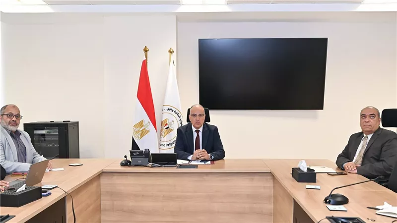 سويلم يتابع أعمال الصيانة والتأهيل الجارية لحائط رشيد البحري