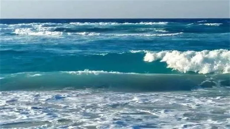 الأرصاد تحذر: اضطراب الملاحة على بعض السواحل والأمواج ترتفع لأكثر من 3 أمتار