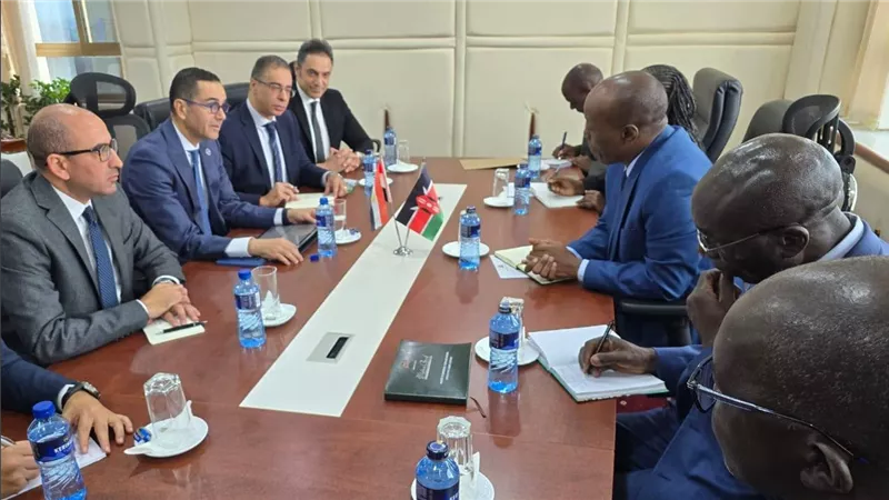 وزير الاستثمار والتجارة الخارجية يبحث مع وزير الاستثمار والتجارة والصناعة الكيني تعزيز التعاون المشترك