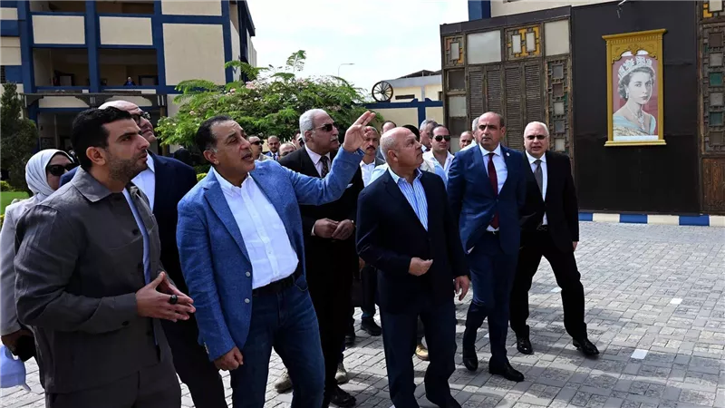 خلال جولته بالقليوبية.. رئيس الوزراء يتفقد مدرسة 