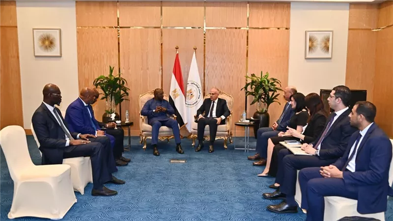 الدكتور سويلم يلتقي وزير المياه والصرف الصحي السنغالي